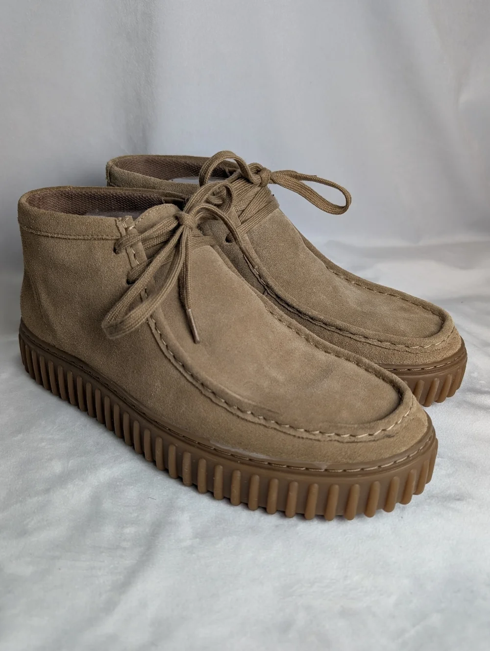 Clarks Men’s Suede Chukka Boots in Tan